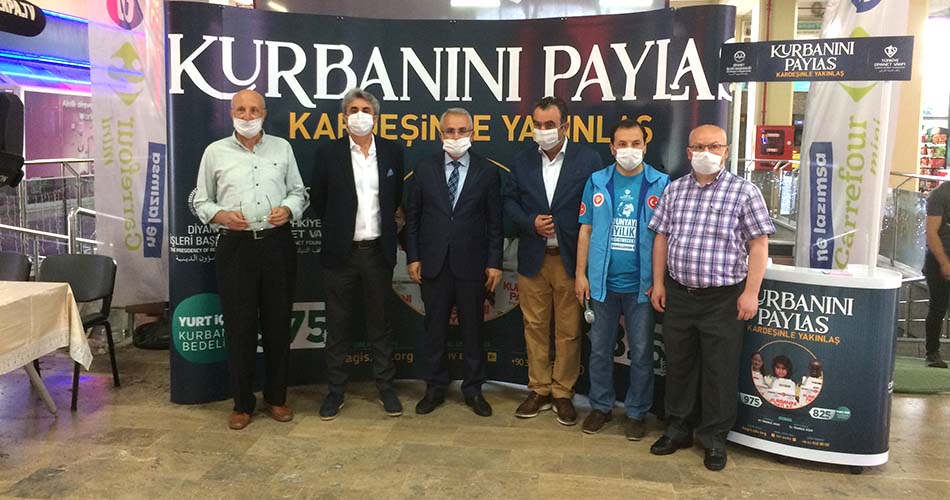 Perpa'da Kurban Bağış Standı Açıldı