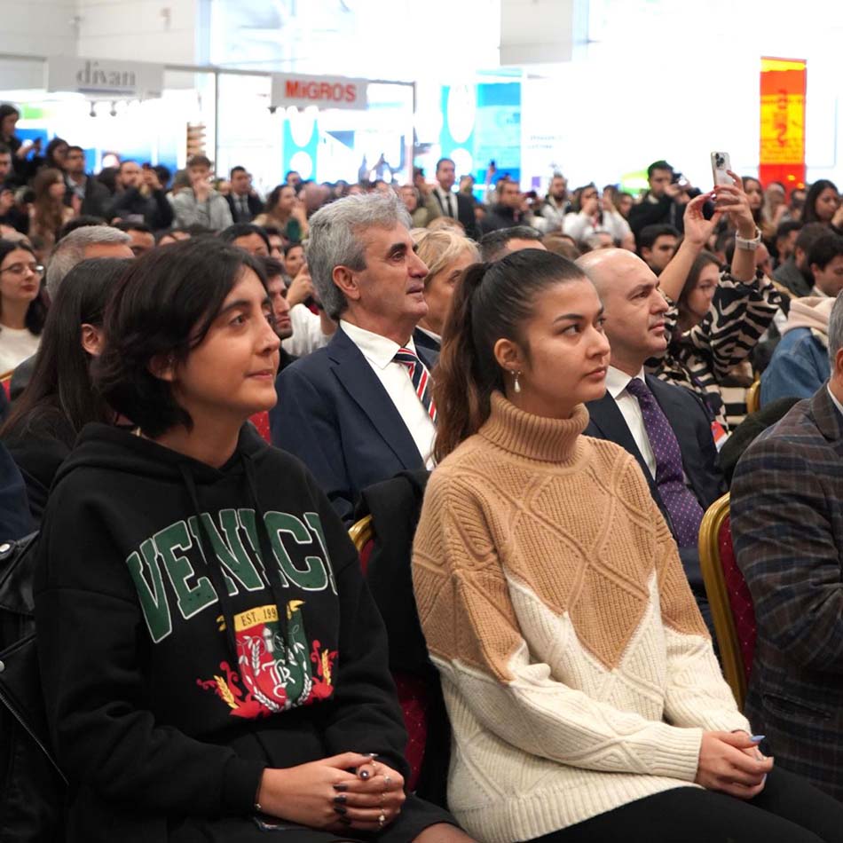 CHP Şişli Belediye Hasan Sezgin İstanbul Kariyer Zirvesi'nde